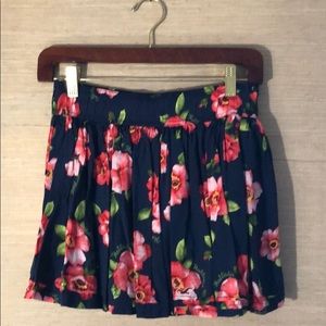 Hollister floral skirt, sz M